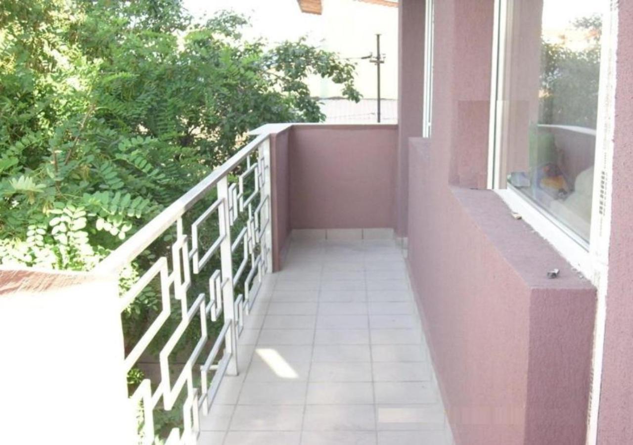 Apartament Laurentiu - Etaj.1 Bucareste Exterior foto